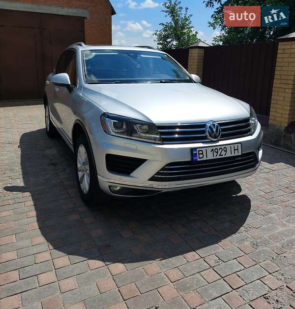Позашляховик / Кросовер Volkswagen Touareg 2015 в Полтаві