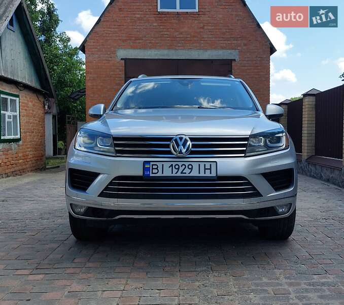 Позашляховик / Кросовер Volkswagen Touareg 2015 в Полтаві