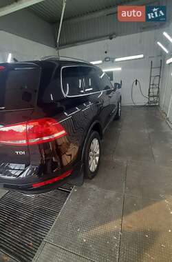 Внедорожник / Кроссовер Volkswagen Touareg 2012 в Киеве