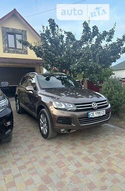 Внедорожник / Кроссовер Volkswagen Touareg 2014 в Черновцах