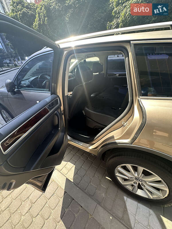 Внедорожник / Кроссовер Volkswagen Touareg 2015 в Хмельницком