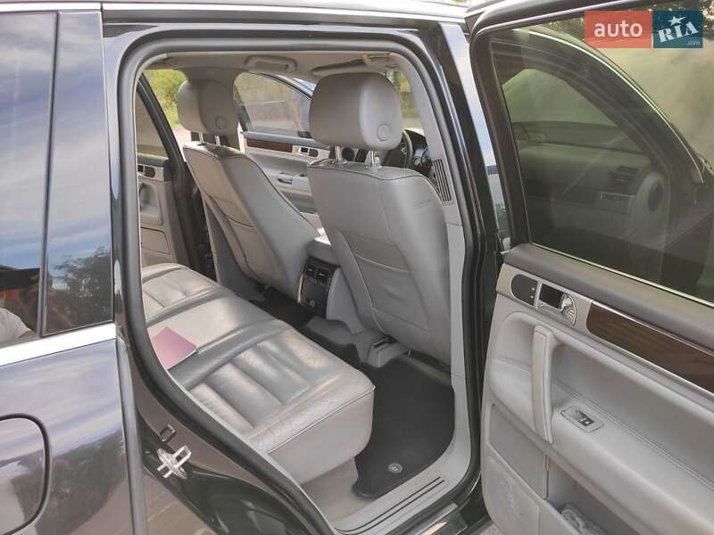 Позашляховик / Кросовер Volkswagen Touareg 2005 в Дніпрі