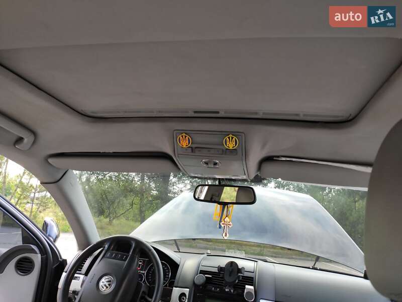 Позашляховик / Кросовер Volkswagen Touareg 2005 в Дніпрі