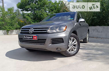 Внедорожник / Кроссовер Volkswagen Touareg 2014 в Киеве