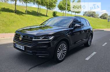 Внедорожник / Кроссовер Volkswagen Touareg 2019 в Киеве