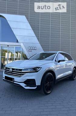 Внедорожник / Кроссовер Volkswagen Touareg 2018 в Киеве