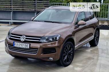 Внедорожник / Кроссовер Volkswagen Touareg 2013 в Киеве