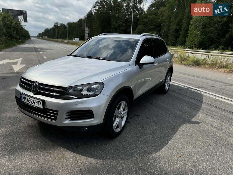 Позашляховик / Кросовер Volkswagen Touareg 2011 в Житомирі