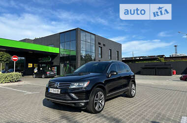 Позашляховик / Кросовер Volkswagen Touareg 2015 в Києві