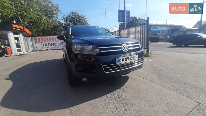 Внедорожник / Кроссовер Volkswagen Touareg 2012 в Киеве