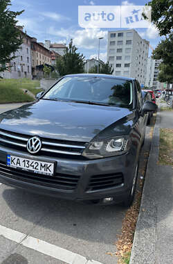 Внедорожник / Кроссовер Volkswagen Touareg 2011 в Киеве