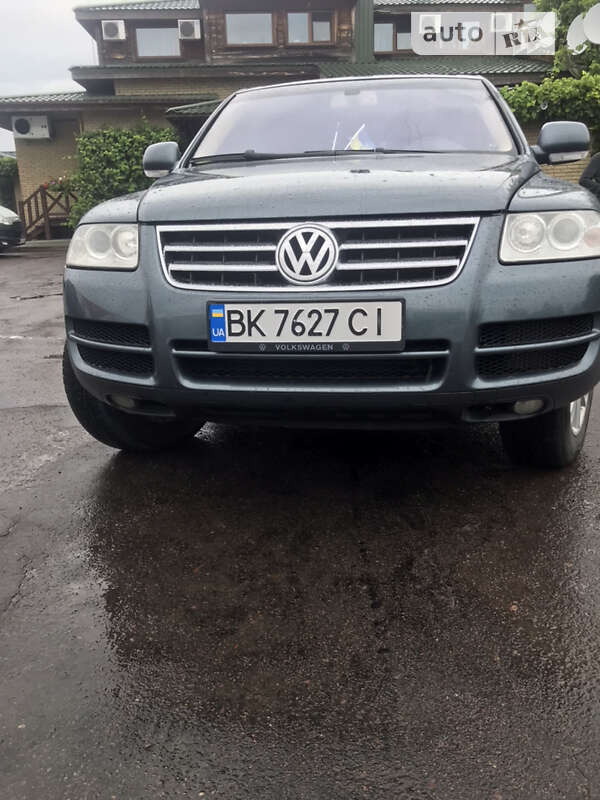 Внедорожник / Кроссовер Volkswagen Touareg 2004 в Сарнах