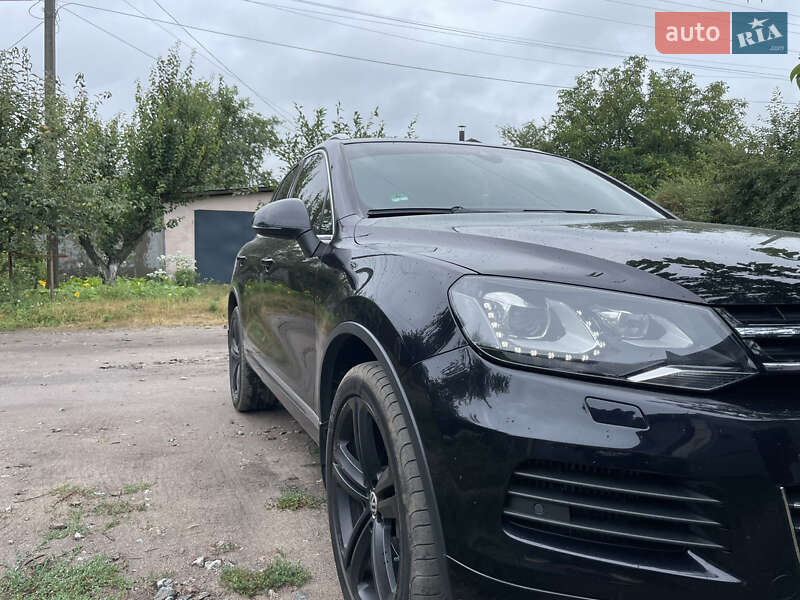 Внедорожник / Кроссовер Volkswagen Touareg 2012 в Конотопе