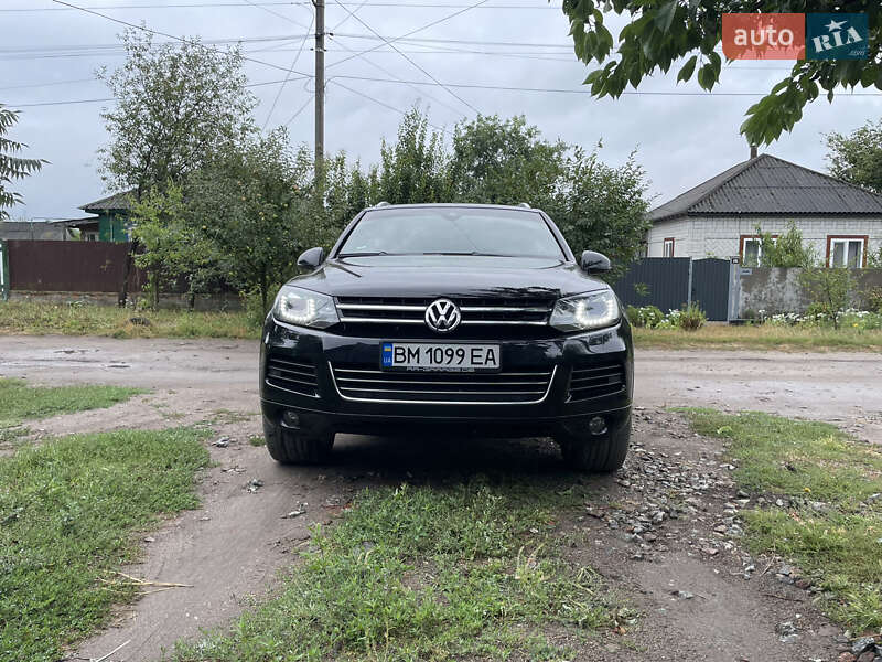 Внедорожник / Кроссовер Volkswagen Touareg 2012 в Конотопе