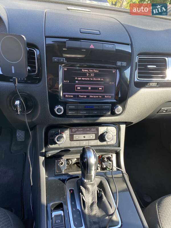 Внедорожник / Кроссовер Volkswagen Touareg 2011 в Киеве