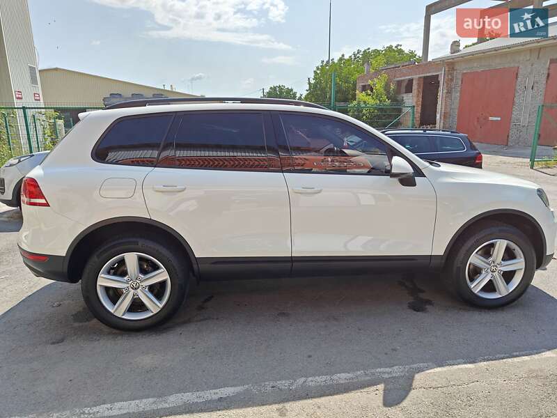 Внедорожник / Кроссовер Volkswagen Touareg 2011 в Умани