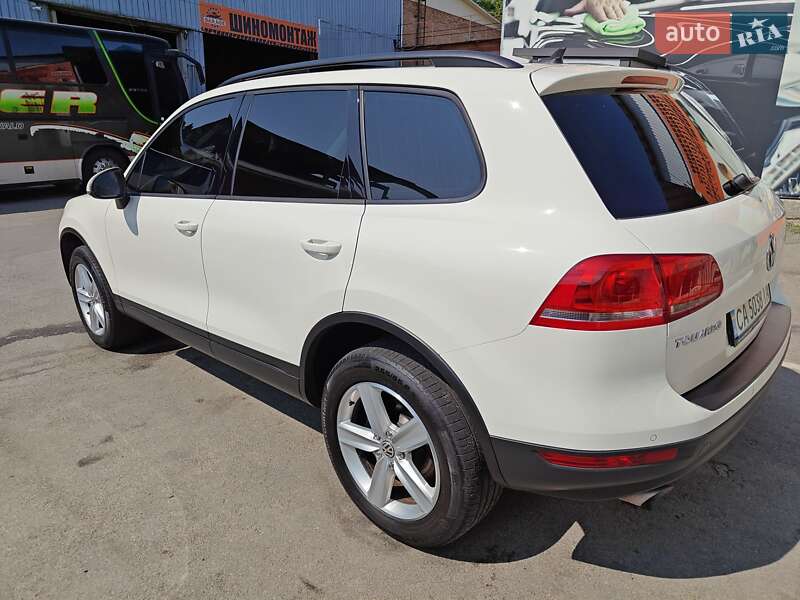 Внедорожник / Кроссовер Volkswagen Touareg 2011 в Умани
