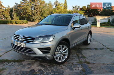 Внедорожник / Кроссовер Volkswagen Touareg 2014 в Черкассах