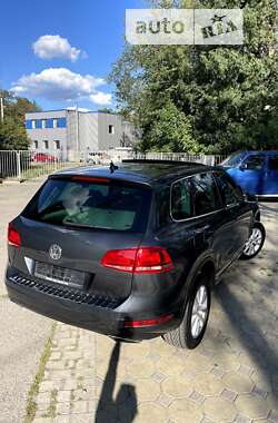 Внедорожник / Кроссовер Volkswagen Touareg 2012 в Харькове