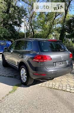 Внедорожник / Кроссовер Volkswagen Touareg 2012 в Харькове