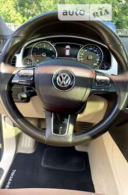 Внедорожник / Кроссовер Volkswagen Touareg 2012 в Харькове