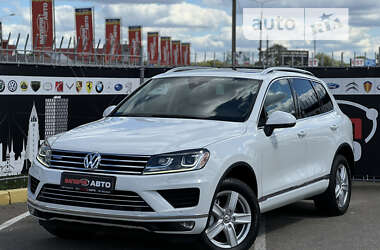 Внедорожник / Кроссовер Volkswagen Touareg 2015 в Киеве