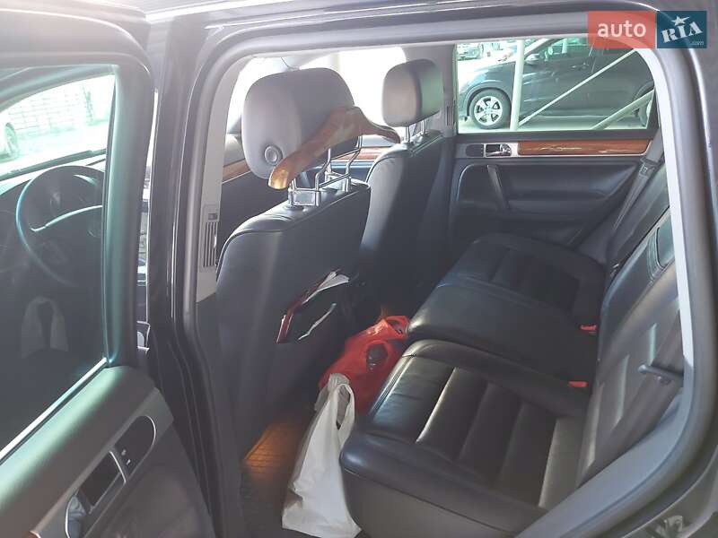 Позашляховик / Кросовер Volkswagen Touareg 2004 в Дніпрі