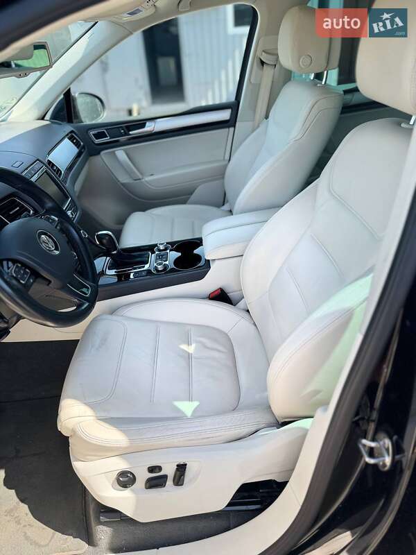 Позашляховик / Кросовер Volkswagen Touareg 2015 в Львові