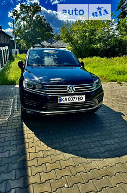 Позашляховик / Кросовер Volkswagen Touareg 2014 в Києві