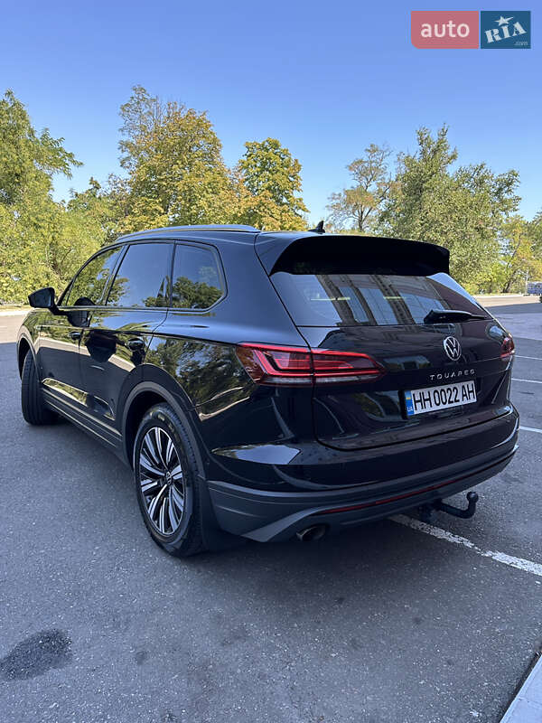 Позашляховик / Кросовер Volkswagen Touareg 2020 в Одесі