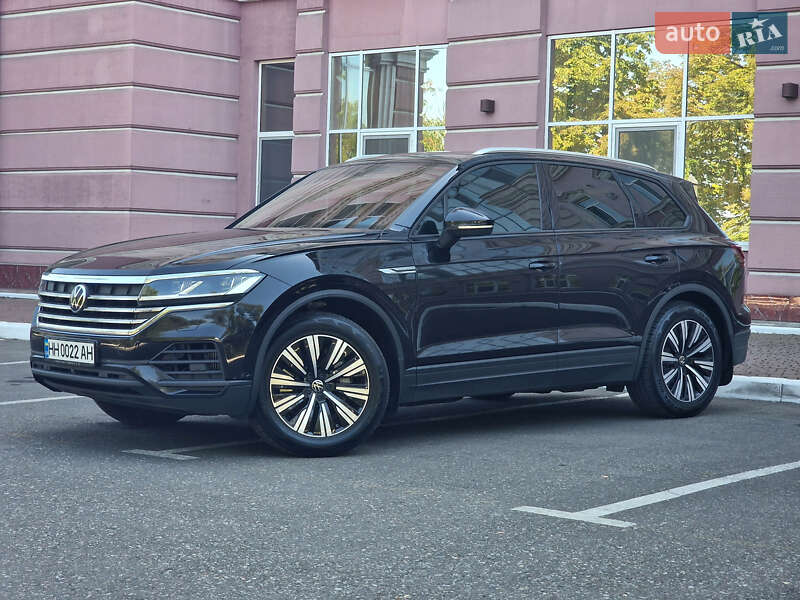 Позашляховик / Кросовер Volkswagen Touareg 2020 в Одесі