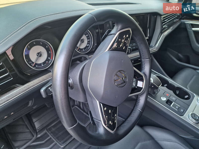 Позашляховик / Кросовер Volkswagen Touareg 2020 в Одесі