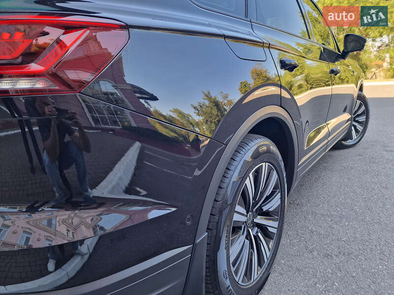Позашляховик / Кросовер Volkswagen Touareg 2020 в Одесі