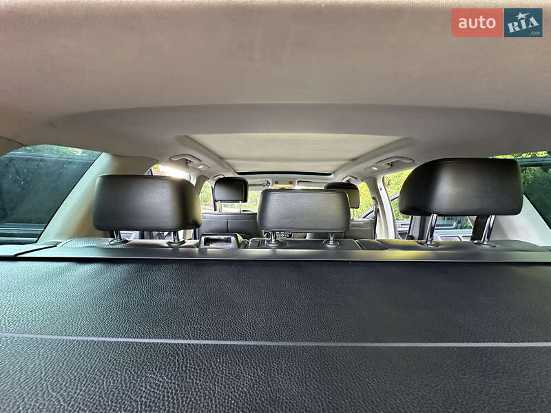Внедорожник / Кроссовер Volkswagen Touareg 2011 в Ровно