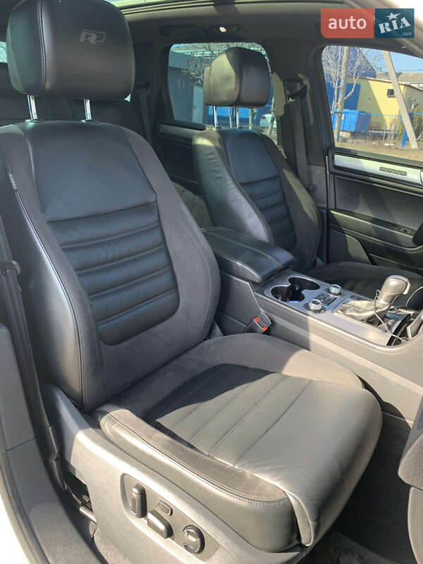 Внедорожник / Кроссовер Volkswagen Touareg 2015 в Кропивницком