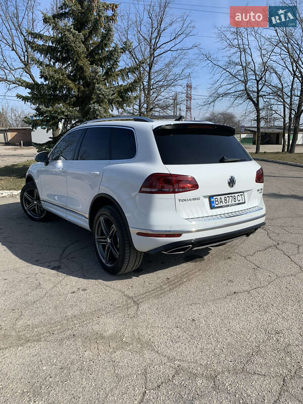 Внедорожник / Кроссовер Volkswagen Touareg 2015 в Кропивницком