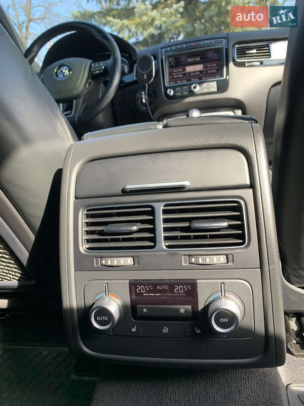 Внедорожник / Кроссовер Volkswagen Touareg 2015 в Кропивницком