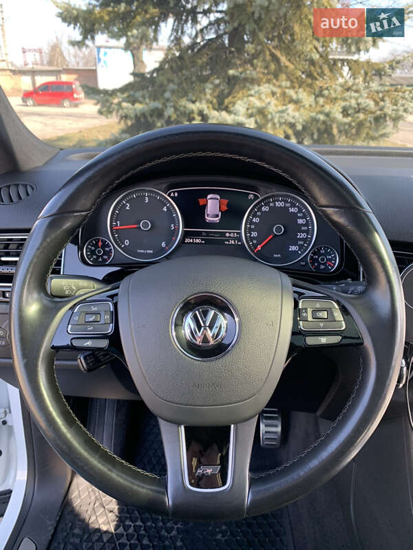 Внедорожник / Кроссовер Volkswagen Touareg 2015 в Кропивницком
