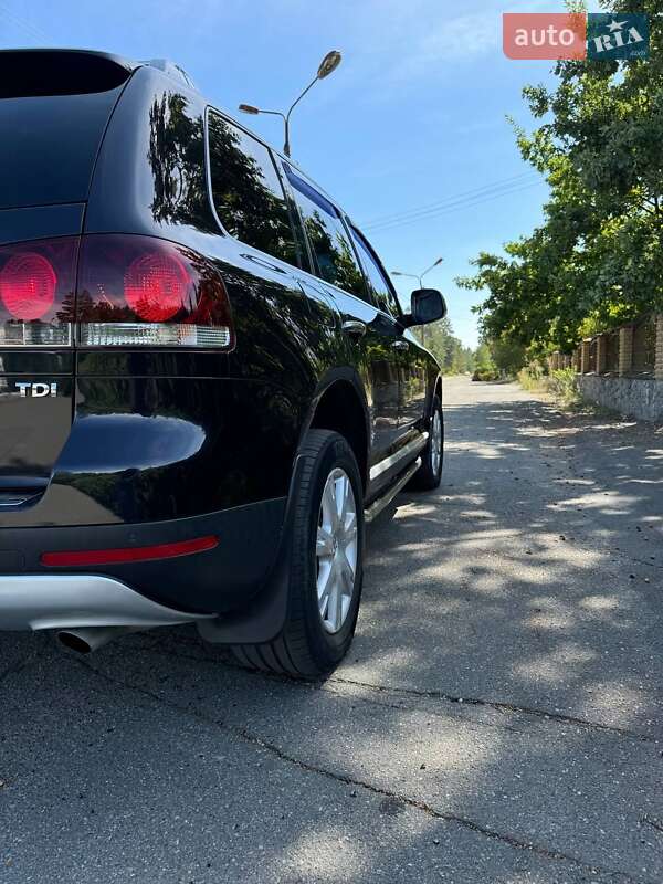 Внедорожник / Кроссовер Volkswagen Touareg 2007 в Малине