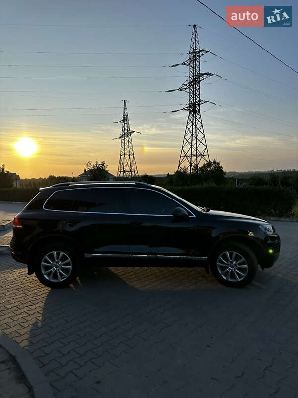 Внедорожник / Кроссовер Volkswagen Touareg 2012 в Хмельницком