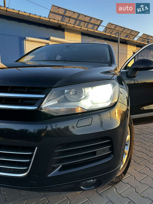 Внедорожник / Кроссовер Volkswagen Touareg 2012 в Хмельницком