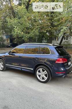 Внедорожник / Кроссовер Volkswagen Touareg 2014 в Киеве