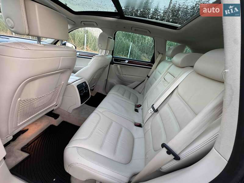 Внедорожник / Кроссовер Volkswagen Touareg 2014 в Виннице