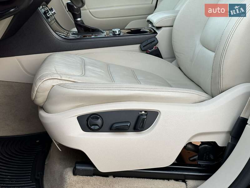 Внедорожник / Кроссовер Volkswagen Touareg 2014 в Виннице