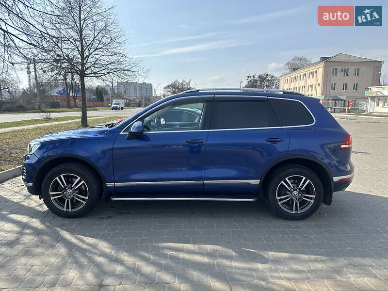 Внедорожник / Кроссовер Volkswagen Touareg 2015 в Полтаве