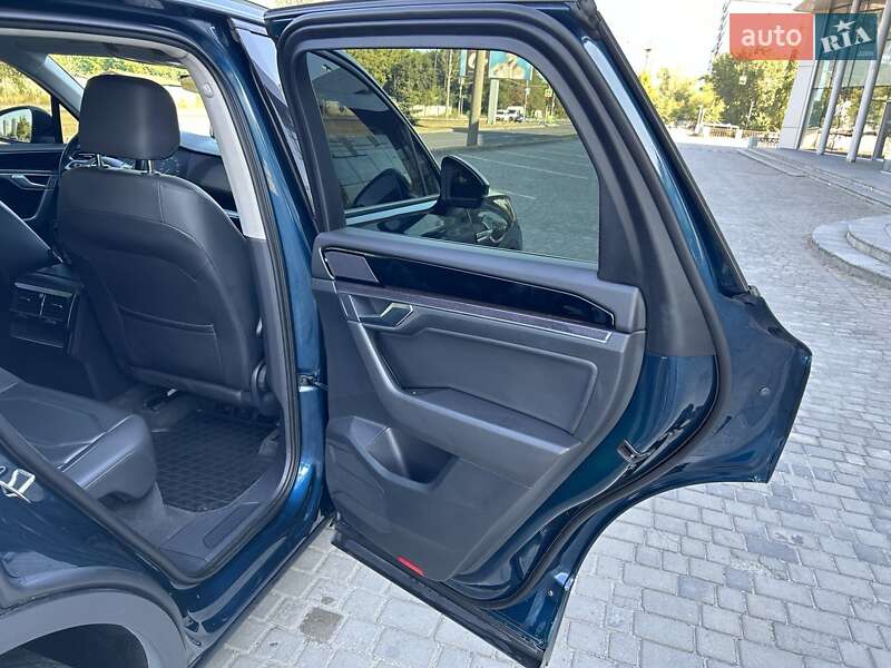 Внедорожник / Кроссовер Volkswagen Touareg 2018 в Днепре фото 16 Внедорожник / Кроссовер Volkswagen Touareg 2018 в Днепре