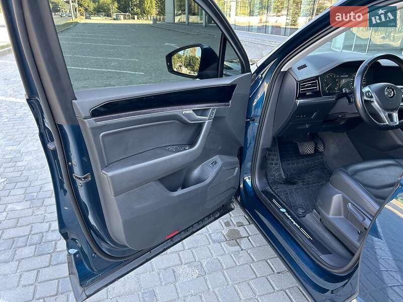 Внедорожник / Кроссовер Volkswagen Touareg 2018 в Днепре фото 13 Внедорожник / Кроссовер Volkswagen Touareg 2018 в Днепре