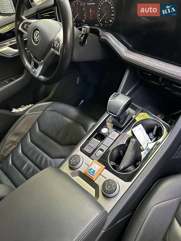 Внедорожник / Кроссовер Volkswagen Touareg 2018 в Днепре фото 20 Внедорожник / Кроссовер Volkswagen Touareg 2018 в Днепре