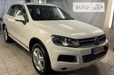 Внедорожник / Кроссовер Volkswagen Touareg 2012 в Киеве