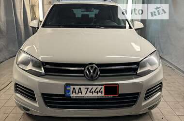 Внедорожник / Кроссовер Volkswagen Touareg 2012 в Киеве